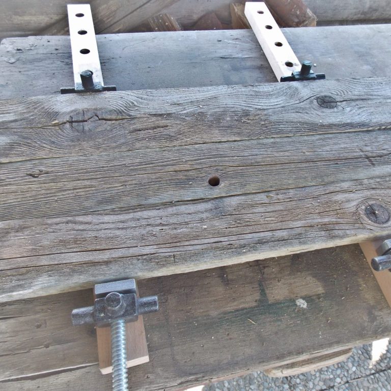 Verleimtes Altholz mit Verleimzwinge RB 107